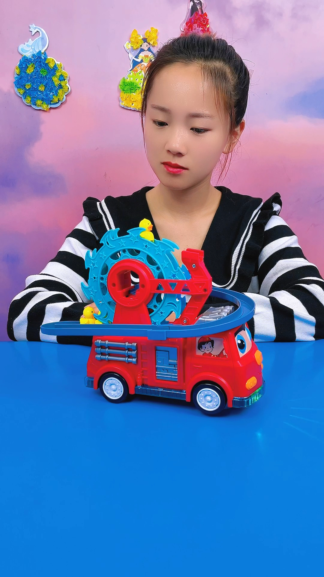 小鸭子的滑梯都散了,我来给它拼装起来