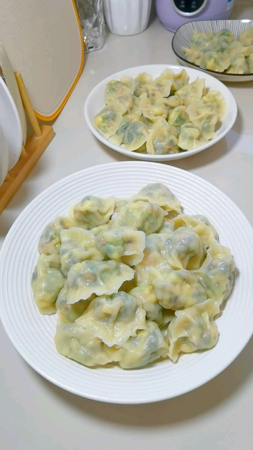 现在的青菜新鲜又便宜,用来包饺子,鲜香四溢,比肉馅的好吃
