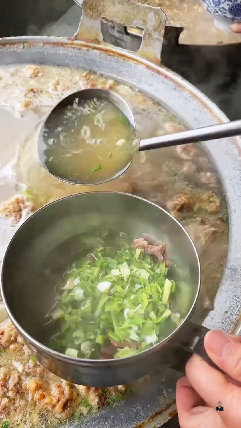 特色街边小吃驴杂汤