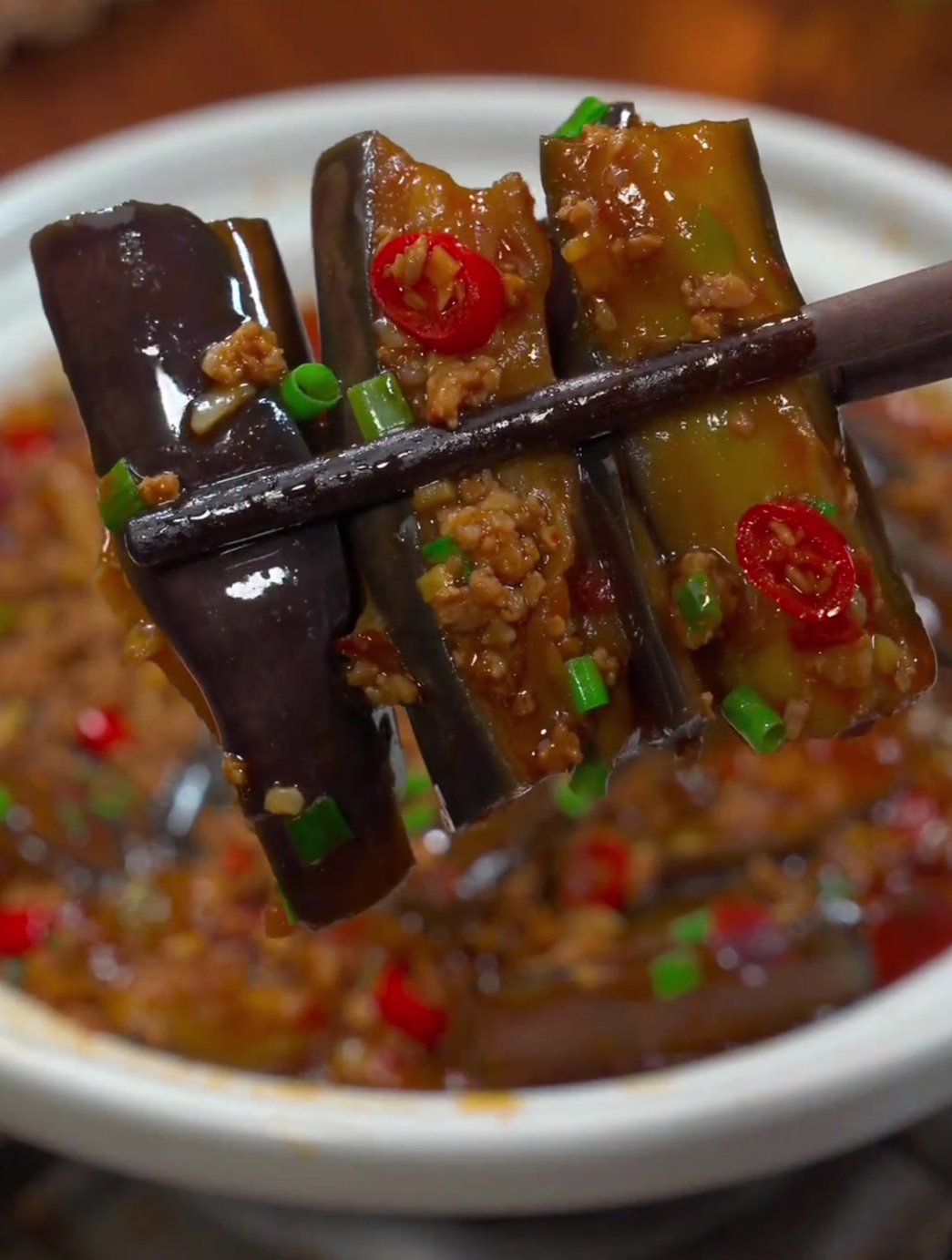 茄子不知道怎么做,你就像我这样做一道肉末茄子,一点也不油腻