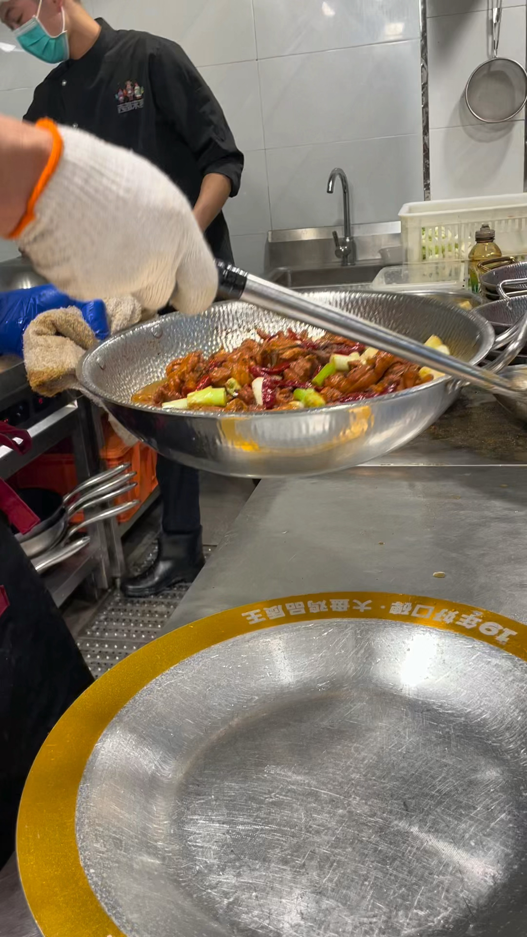 鲜鸡现炒,单锅单做,西部来客大盘鸡,吃着就是带劲