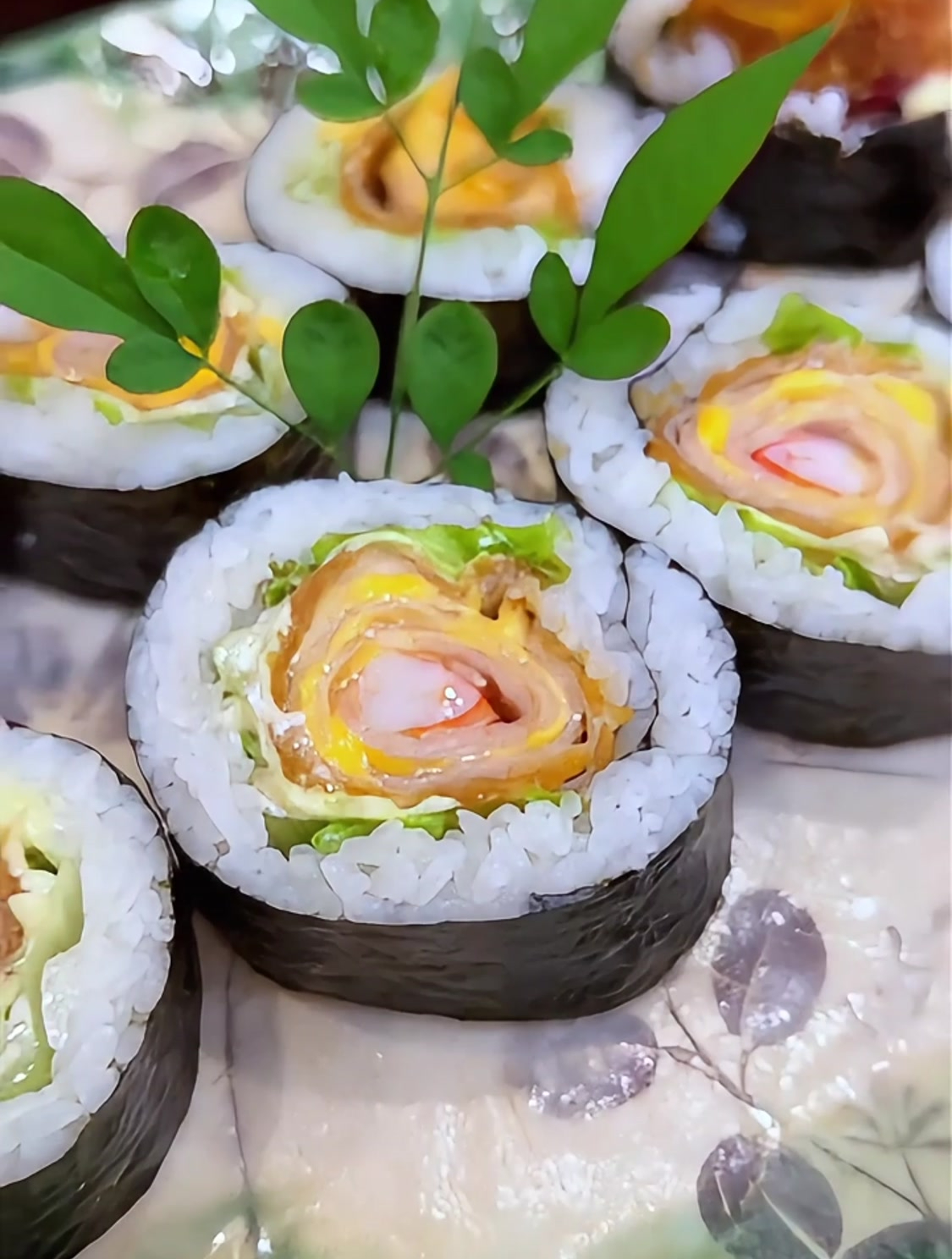 缤纷美食盛宴:炸猪肉虾卷寿司的独特韵味