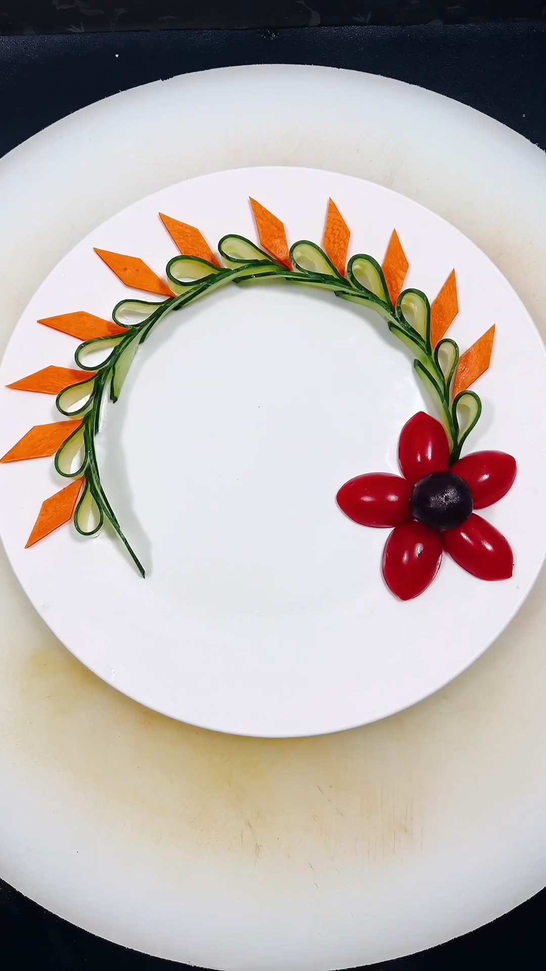 大酒店菜品围边摆盘