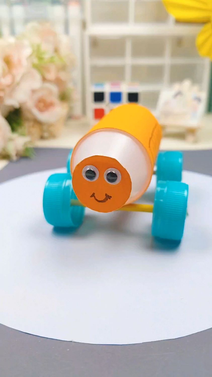 亲子手工养乐多瓶子变废为宝制作小汽车玩具