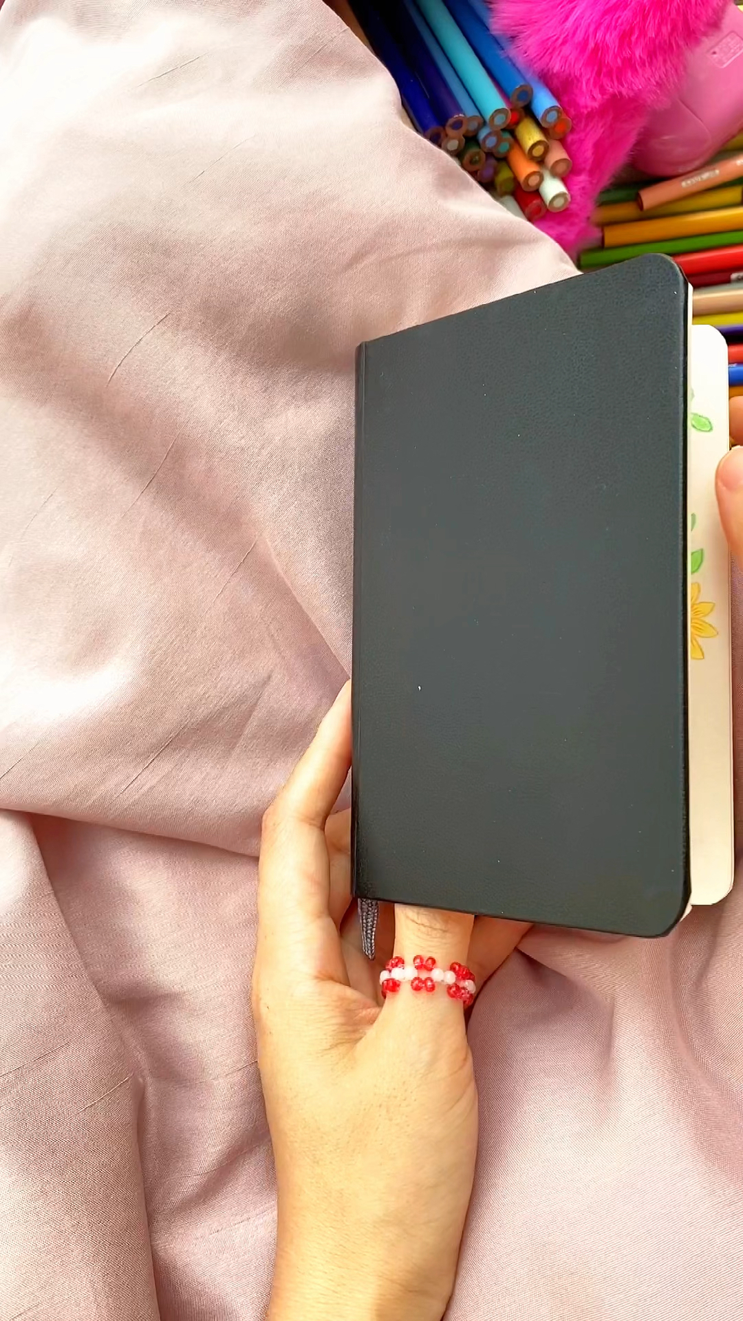 今天来翻翻看这个本子都画了些什么手绘简笔画吧