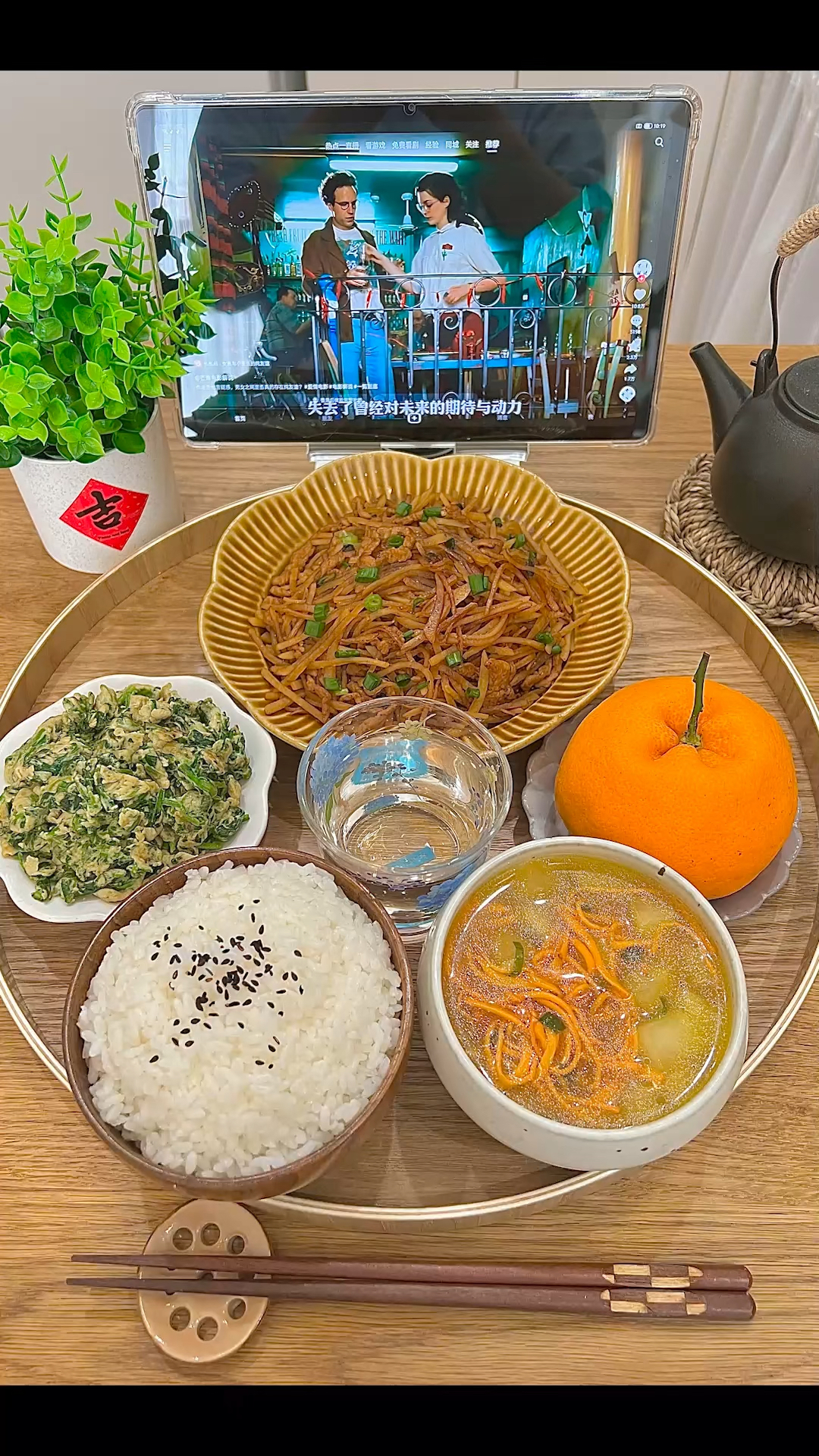 一人食vlog:肉丝炒土豆|荠菜炒鸡蛋|虫草花萝卜汤