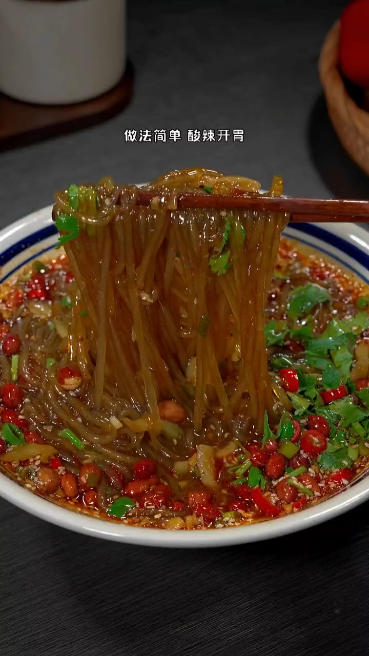 没胃口的时候,像我这样做碗酸辣粉,做法简单,酸辣过瘾开胃好吃