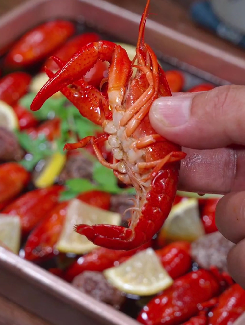 夏天的小龙虾你就像我这样做成冰镇的吧,比麻辣和蒜蓉还要好吃
