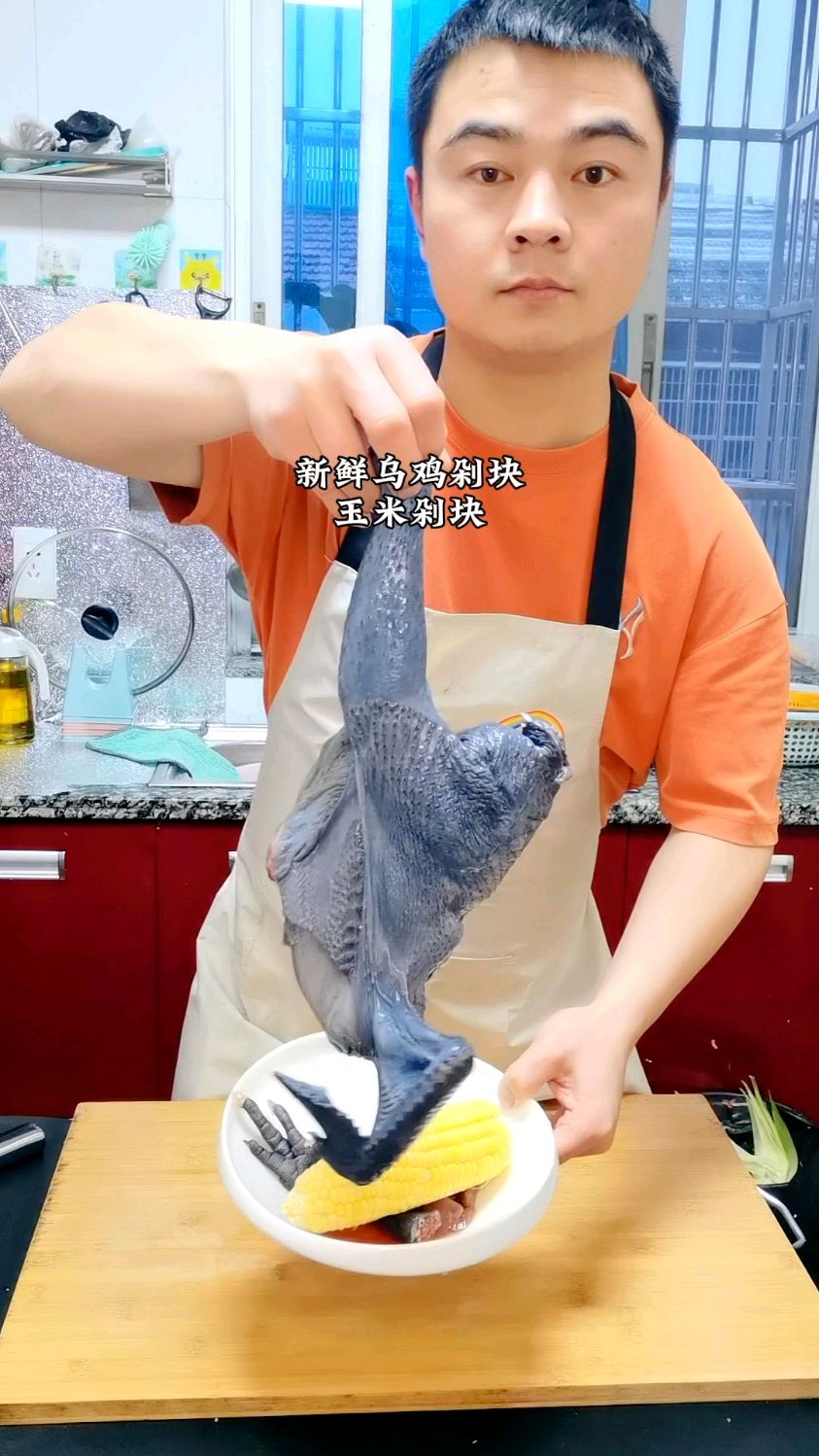 家常菜一顿不超10元;今日菜系:乌鸡滋补汤