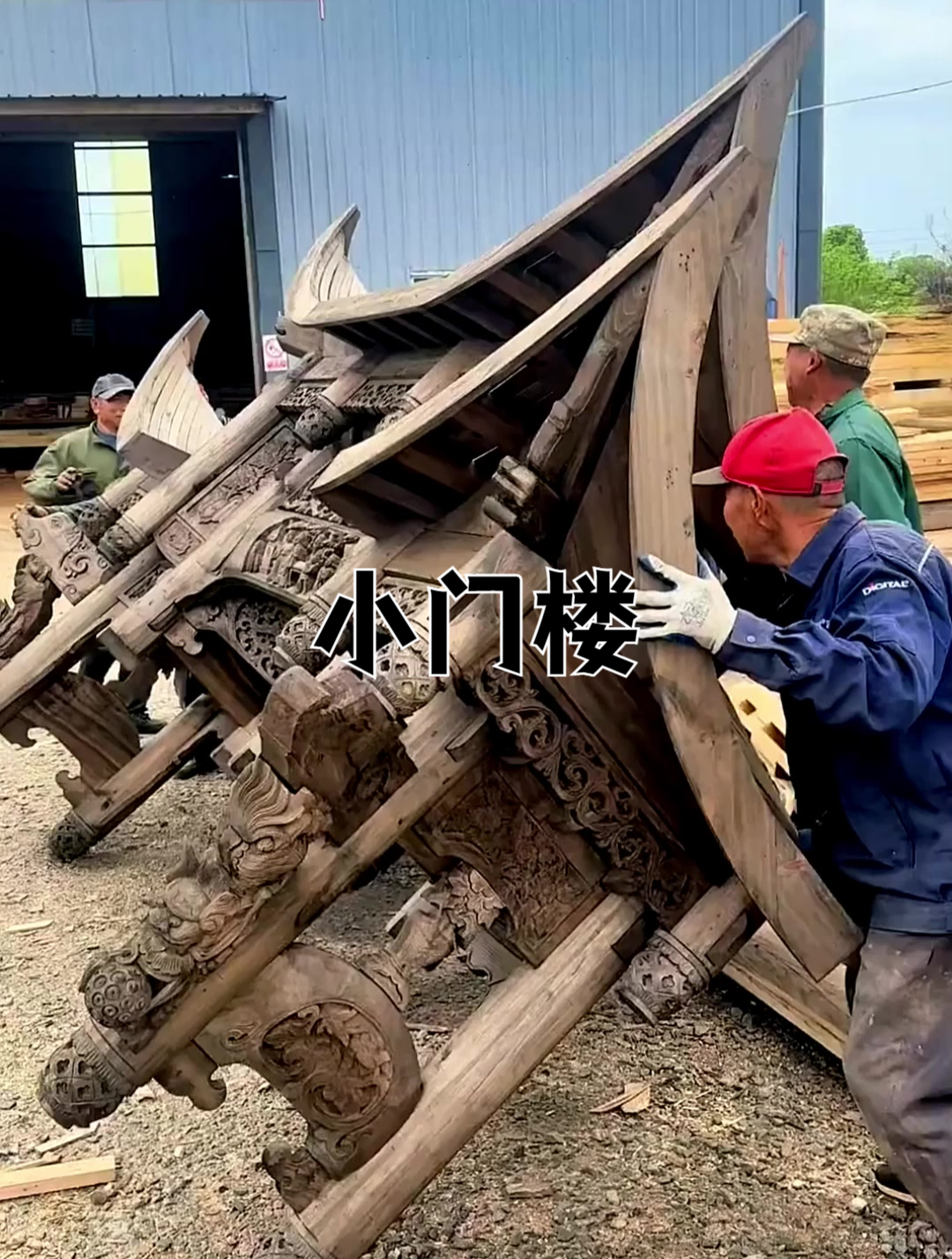 徽派吊角小门楼,师傅纯手工雕刻的实木门楼,这样的门楼真大气