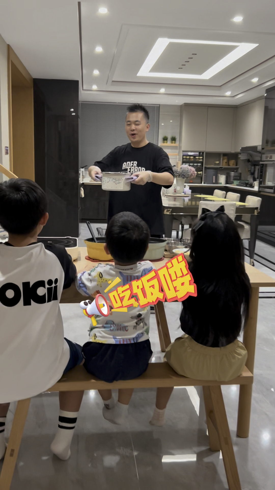 爸爸说今天给孩子们做湖南米粉,又是有趣的一餐