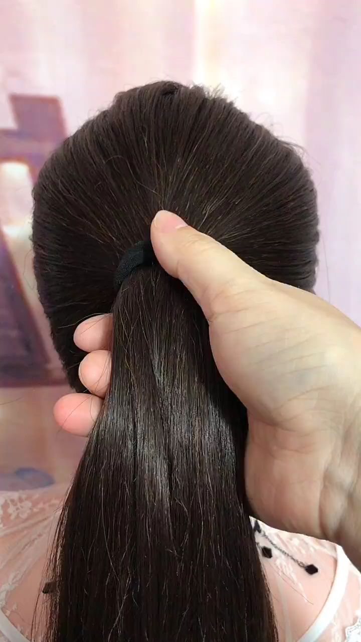 夏日必备发型:高丸子头教程,让你清凉又时尚!