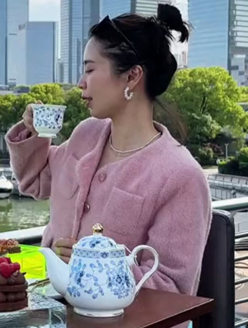 哪个女孩子能不喜欢下午茶哦嘿嘿主要是拍照片