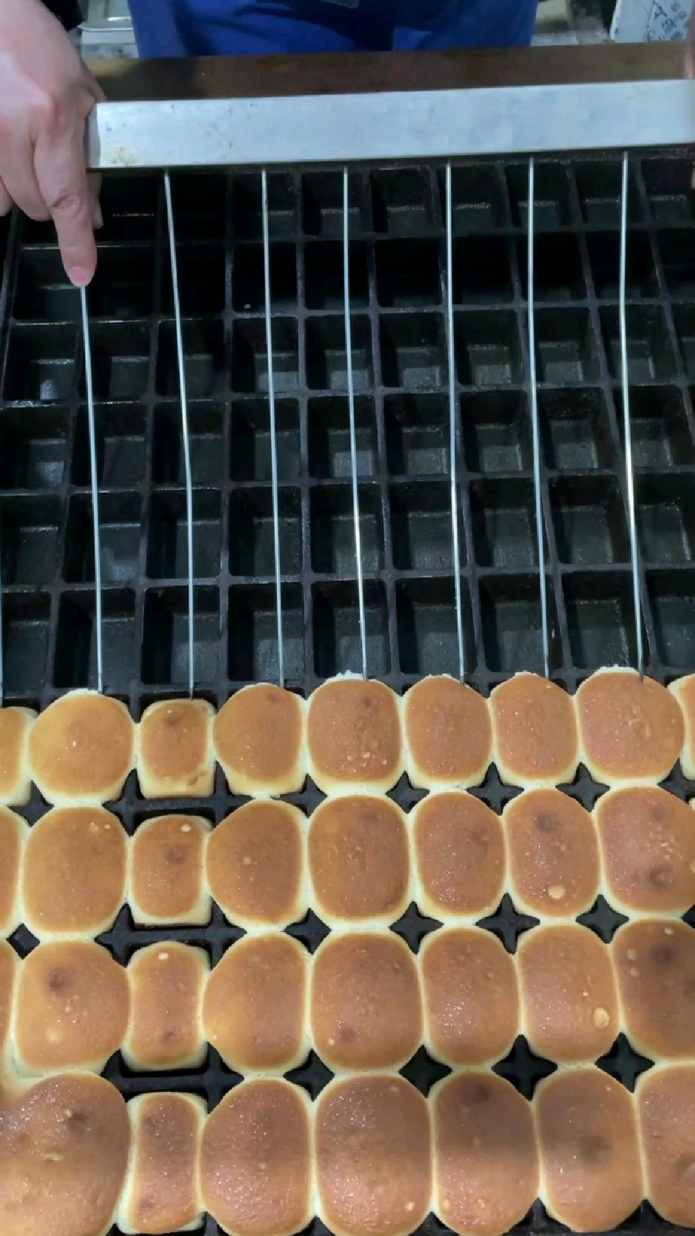 做各种花型的槽子糕养生小蛋糕,模具可根据需求定制!