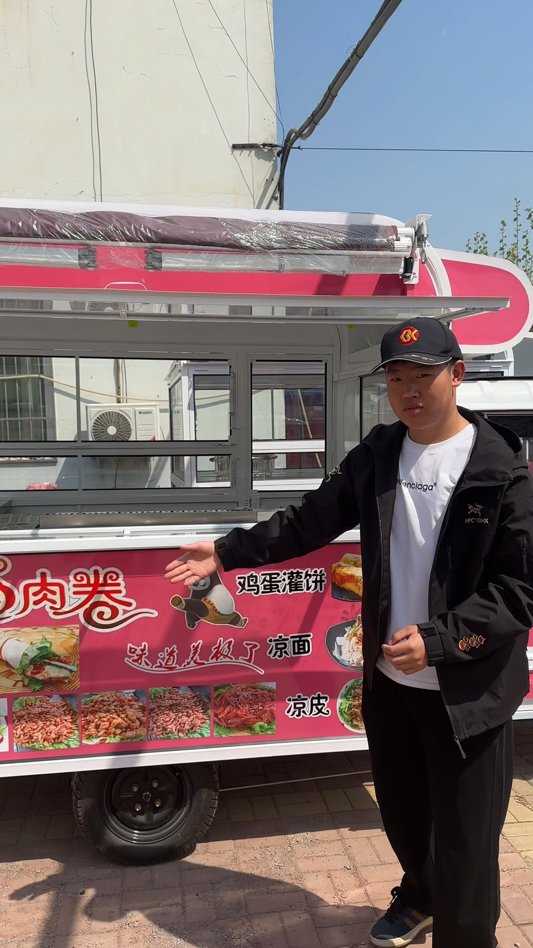 卤肉卷鸡蛋灌饼小吃车