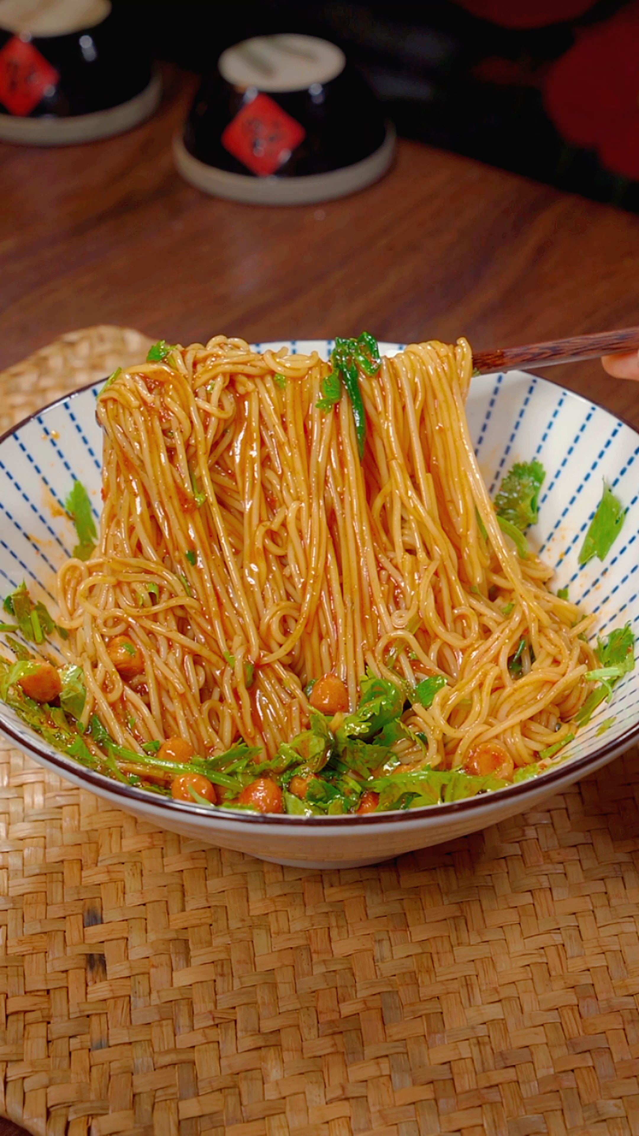 小龙虾风味麻辣拌面