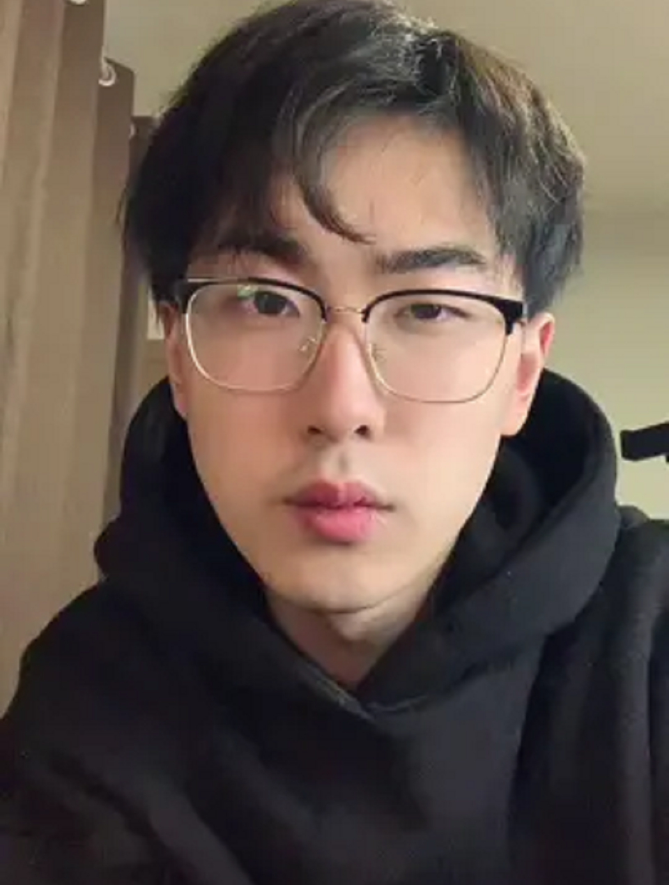 很多的马内,稳定的睡眠,还有清晰的下颌线