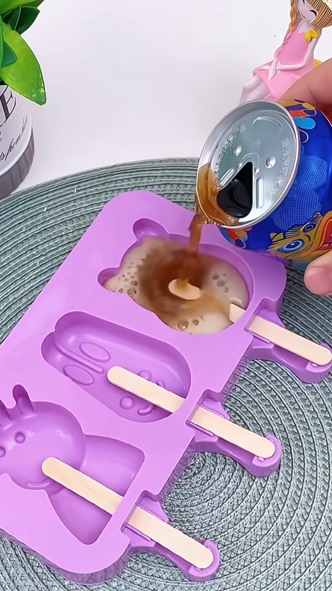 夏天不用再买雪糕吃了,有了这个雪糕模具,自己在家就能做