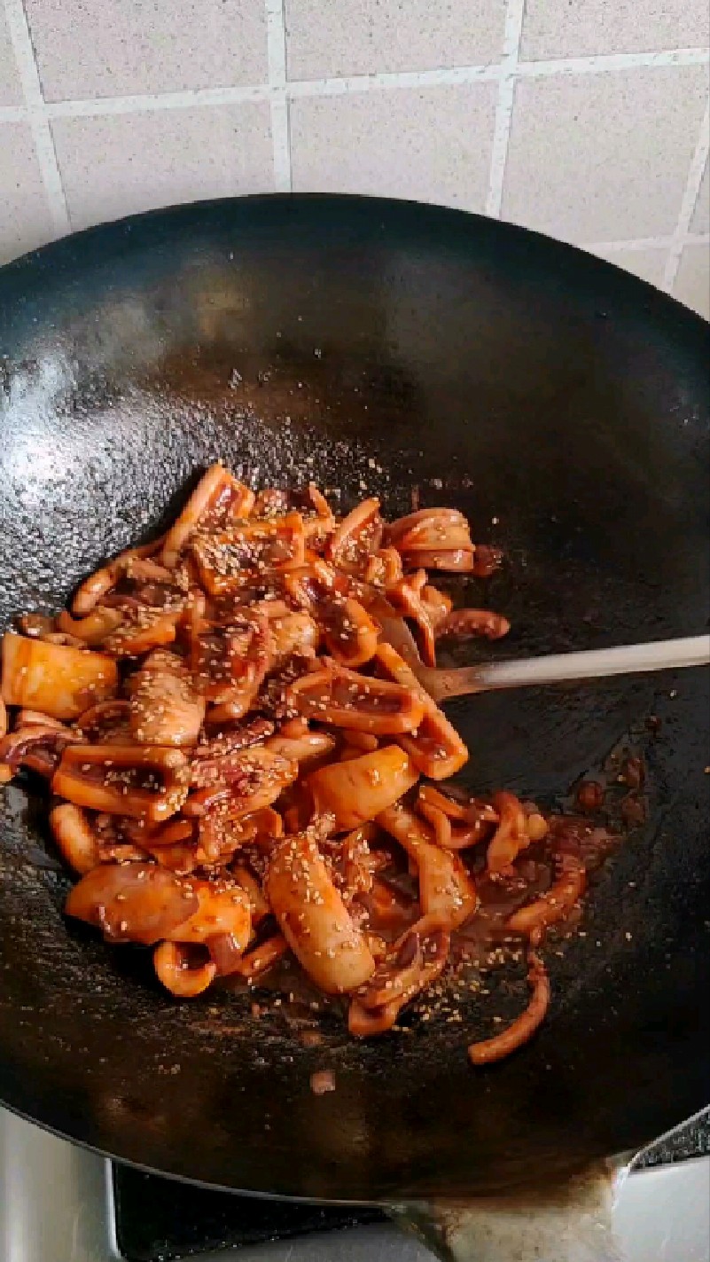 就是路边摊 铁板鱿鱼的那个味,这个炒鱿鱼太可以了