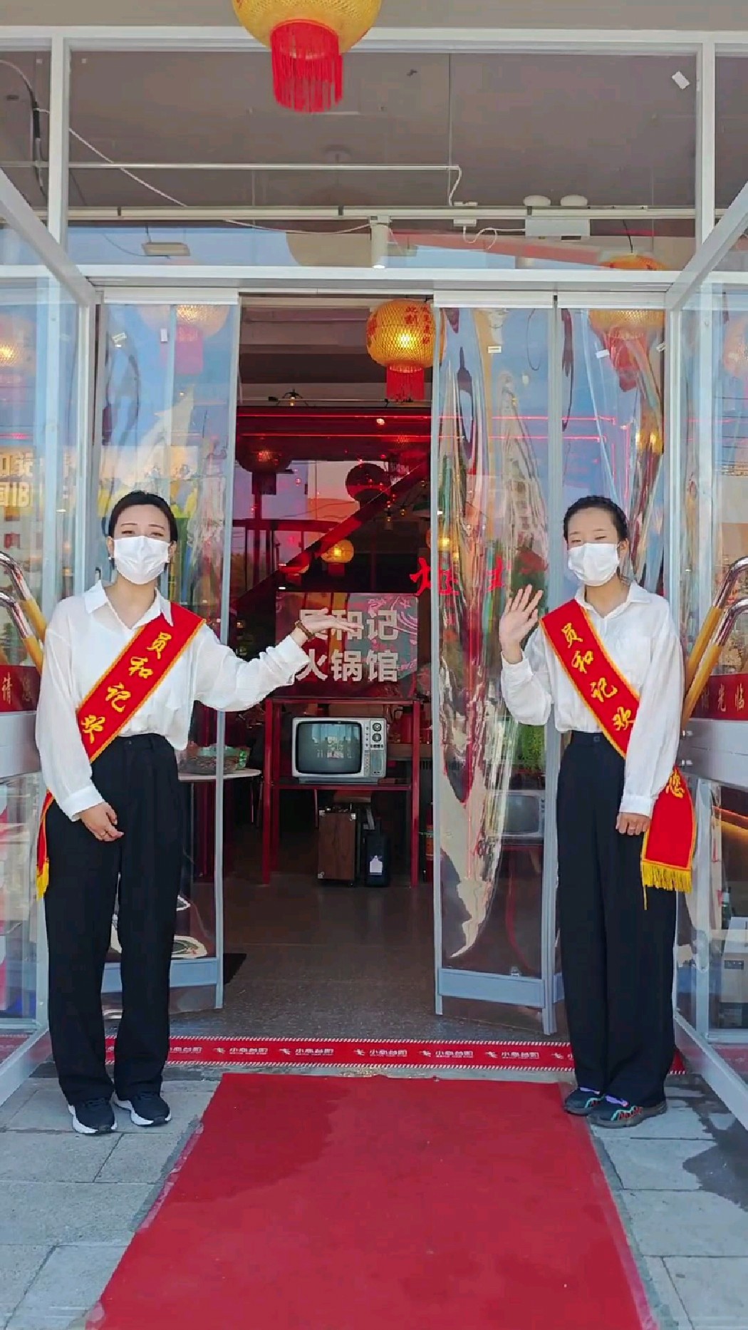 临颍:又新开了一家火锅店,复古灯笼街巷瞬间将山城氛围感拉满