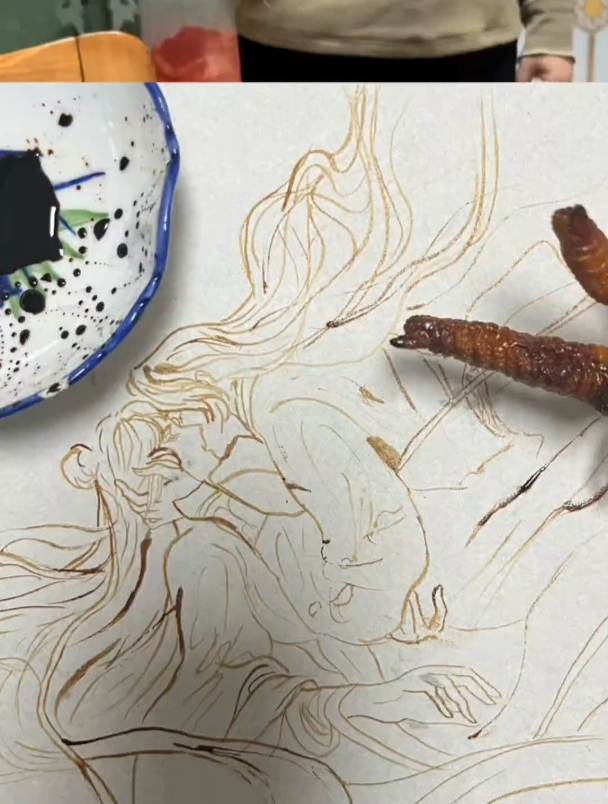 吃饭的时候趁妈妈没注意 赶紧用鸡爪画个天官赐福落水版