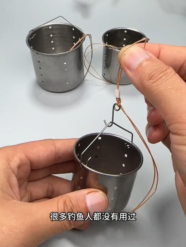 钓鱼精准打窝小方法!沉底式打窝器,定点打窝精准,聚鱼集中!