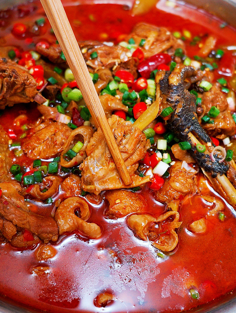 五一节到重庆玩,可别忘了吃烧鸡公哦