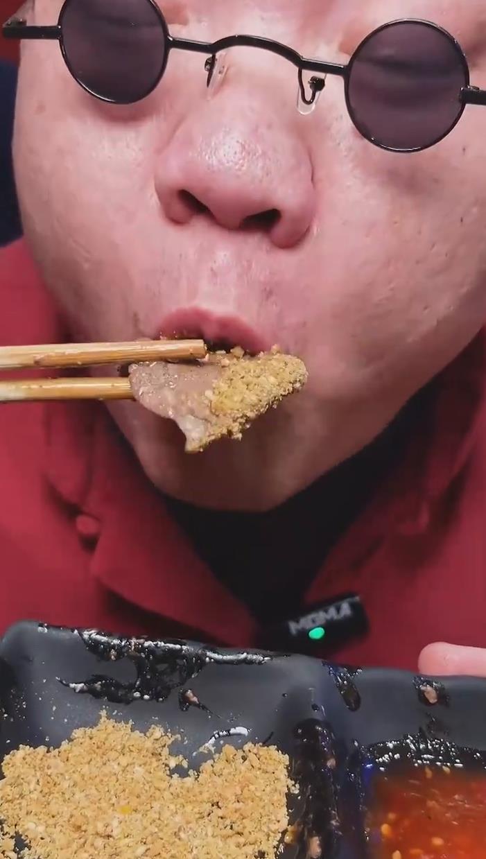 深夜还能吃到来自越南的瓦片烤肉,让你的夜生活更丰富更满足