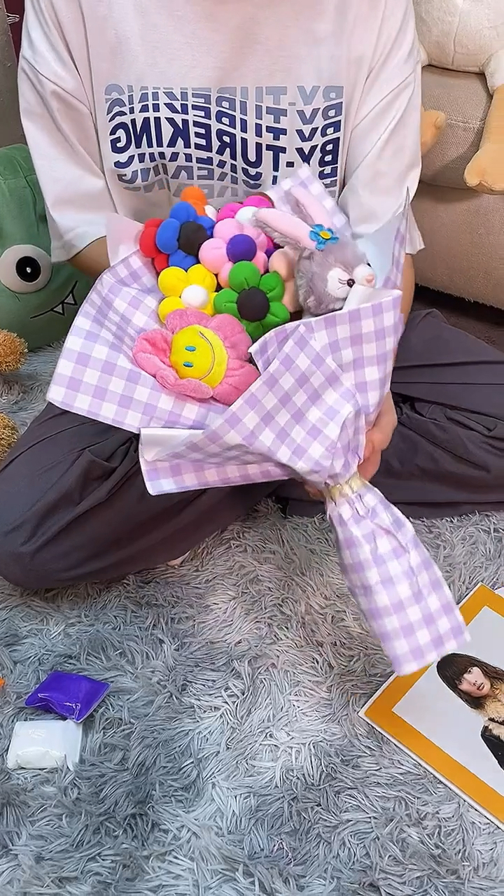 给你家的小棉袄做个彩泥花束吧