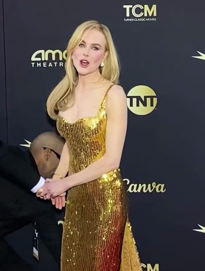 妮可基德曼——闪闪发光的金色美人鱼