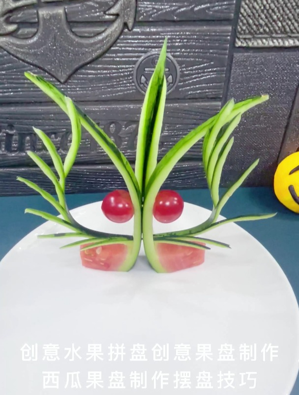 西瓜的正确吃法,简单又好看的西瓜创意水果拼盘创意果盘制作教