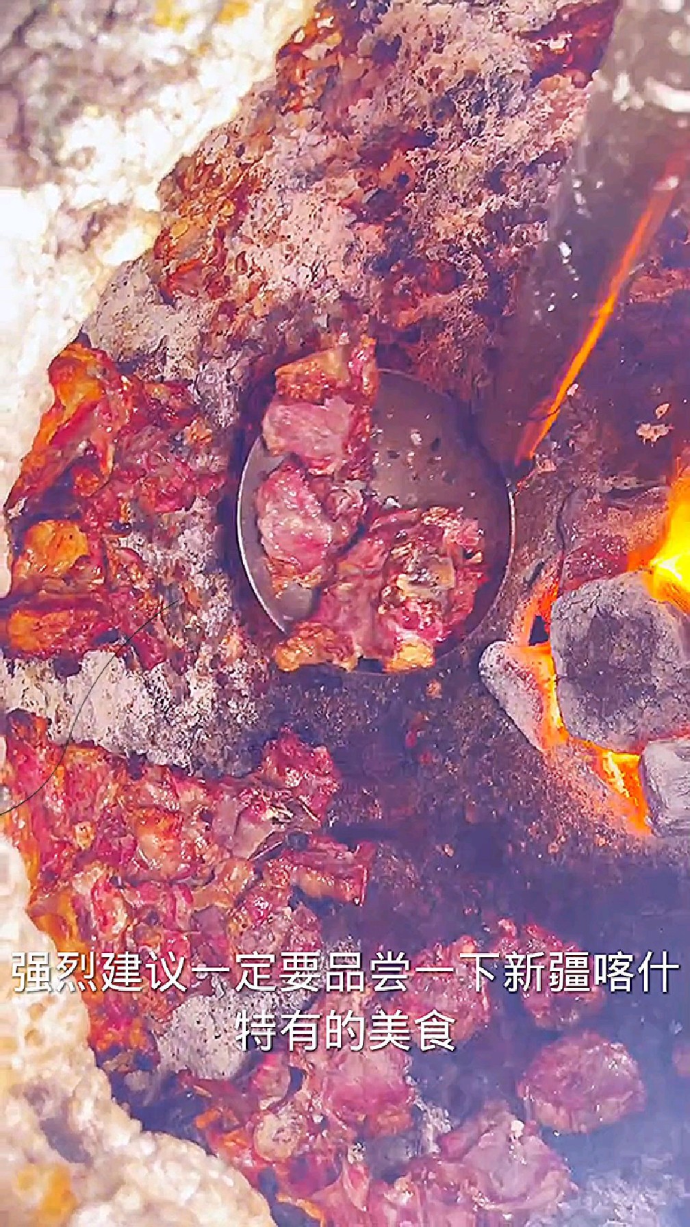 来新疆旅游必吃的美食,新疆喀什的馕坑烤肉