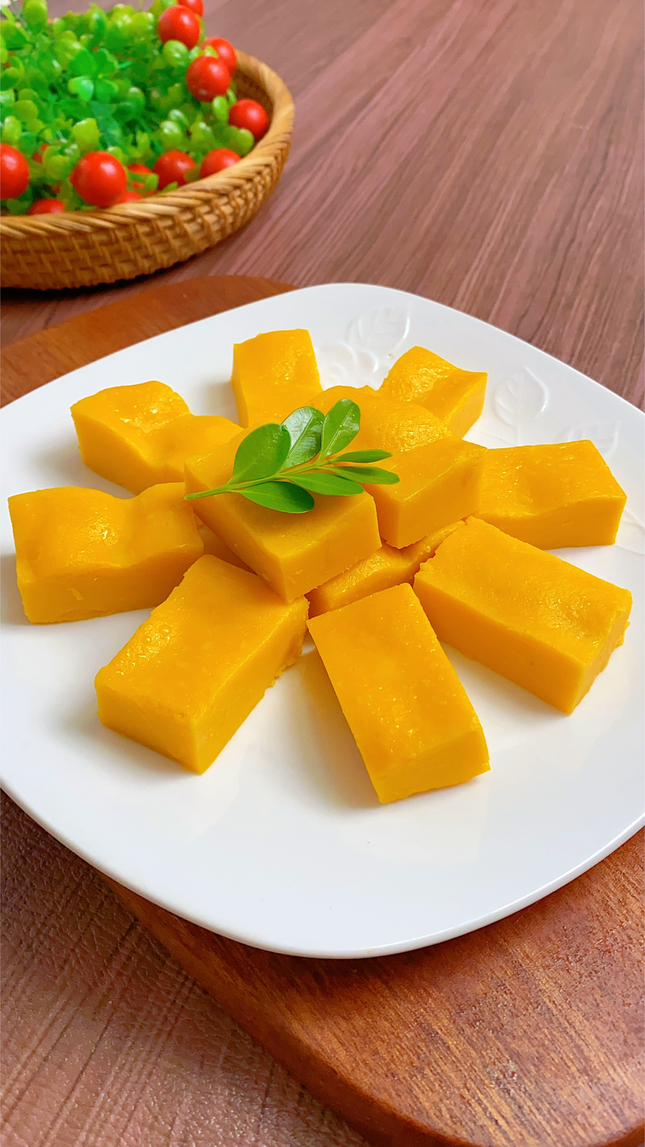 五一假期美食吃什么?快来试试这道西安特色小吃红薯糕,松软香甜