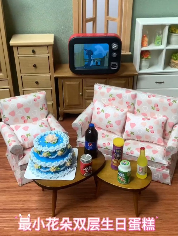 迷你厨房最小花朵双层生日蛋糕