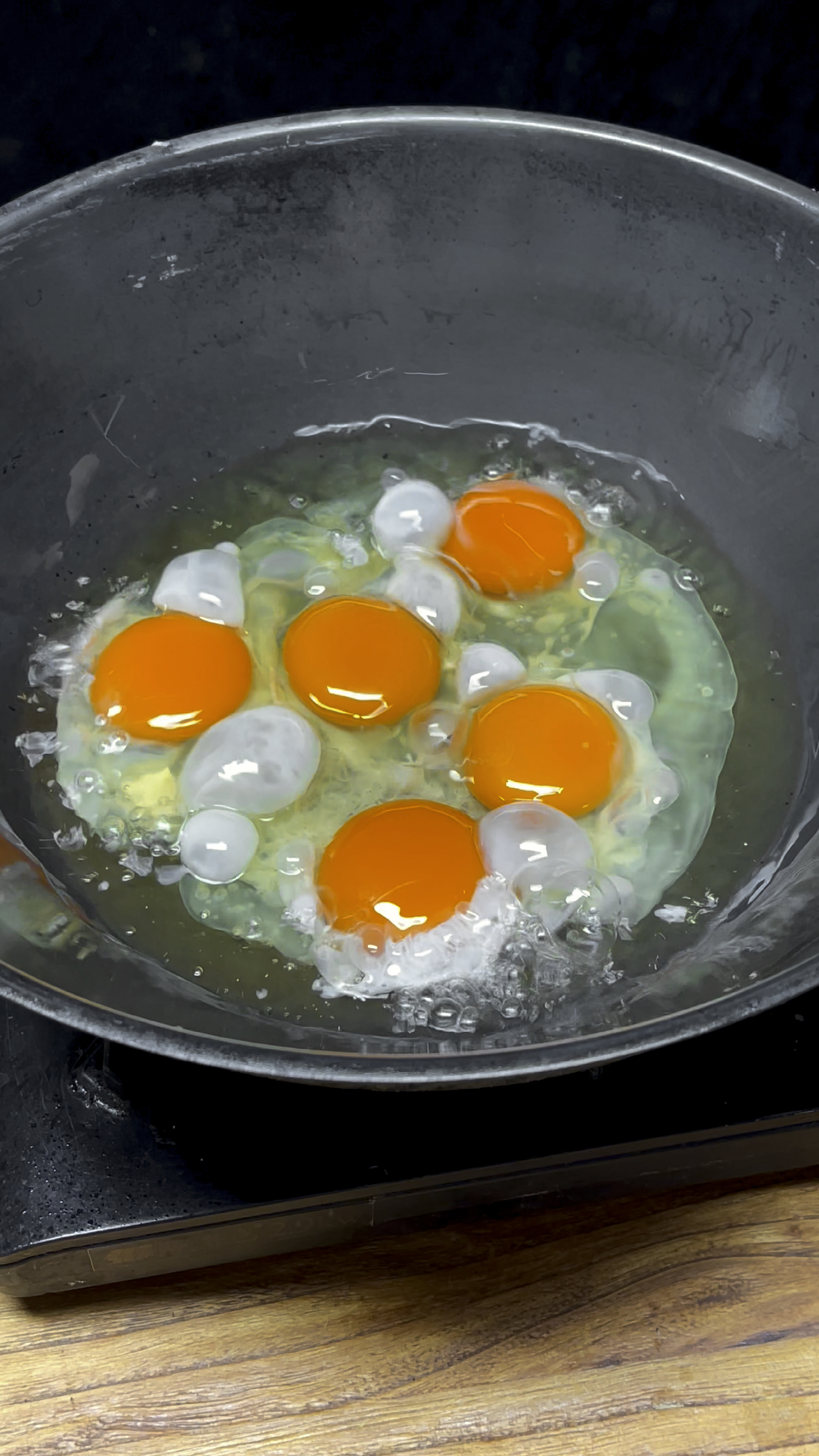 鲜掉眉毛的鸡蛋豆腐海鲜汤,香鲜适口,简单易做,全家老小都爱喝