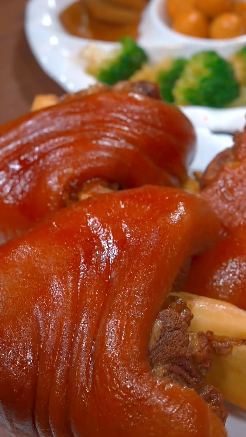 带你解锁广东特色美食潮汕酱肘子的做法