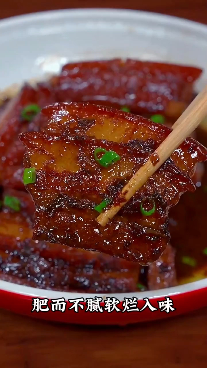 有了这个梅菜蒸炒酱,软烂入味的梅菜扣肉自己在家也能做,比饭店的还好吃
