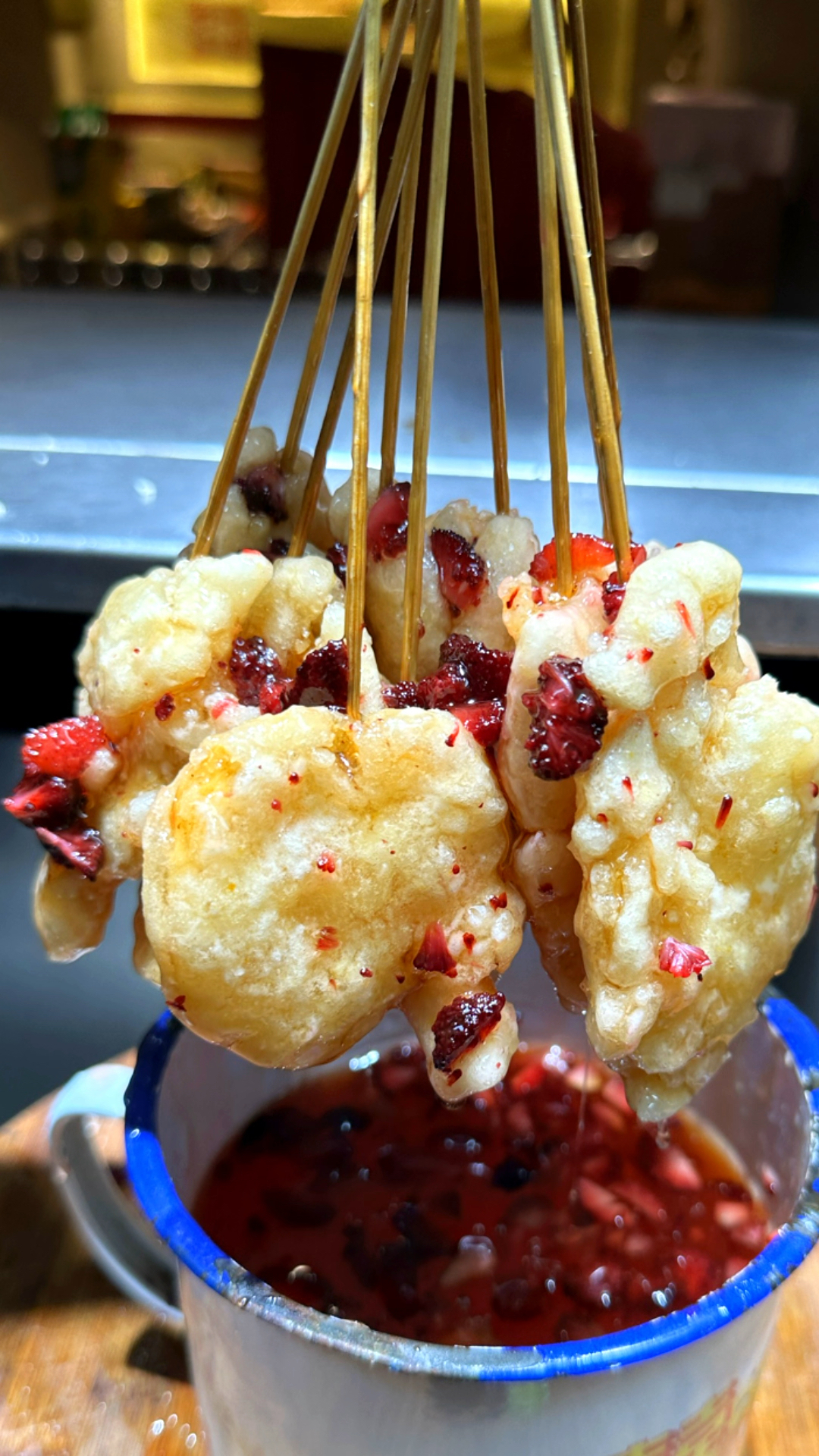 烧烤店的特色融合菜品杨梅锅包肉小串