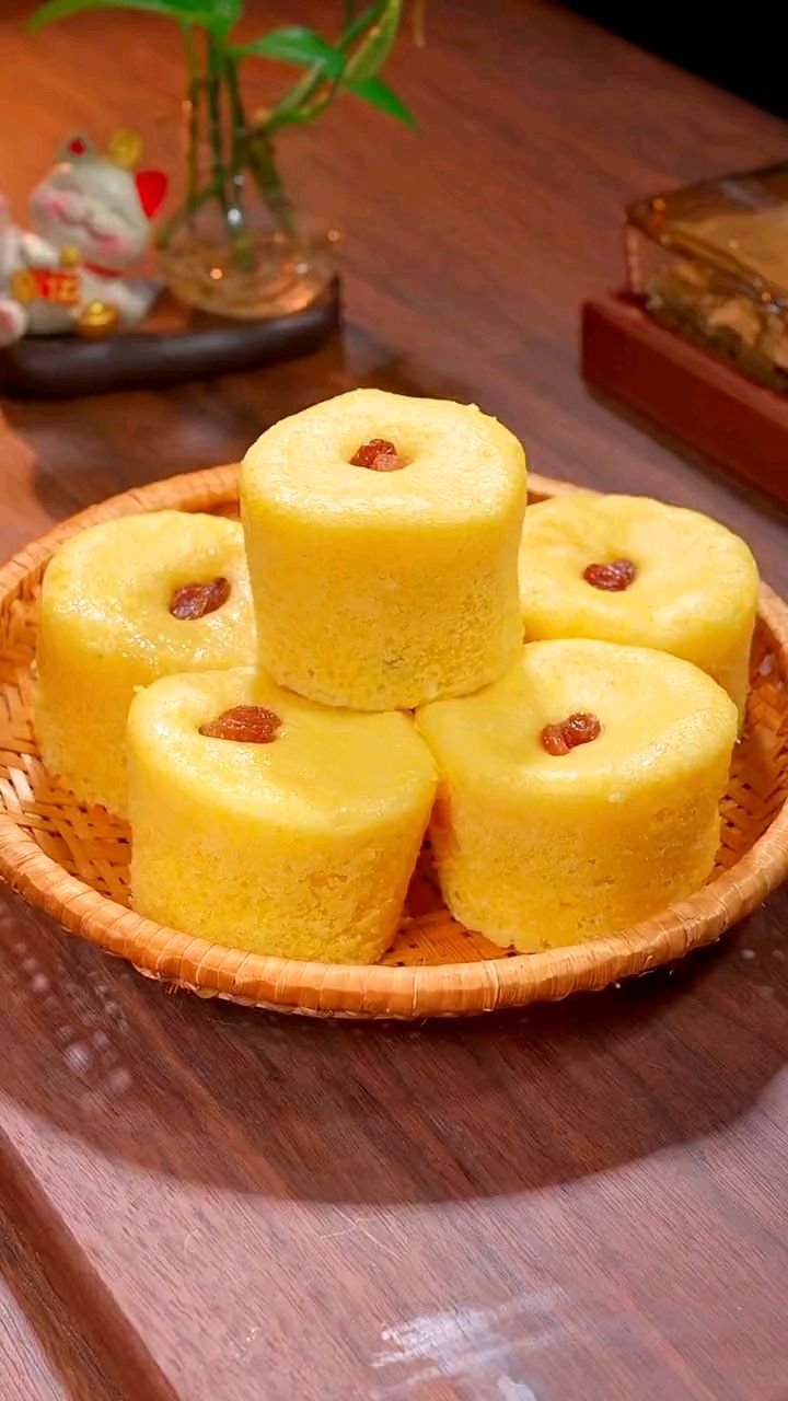 今天教大家做小米发糕