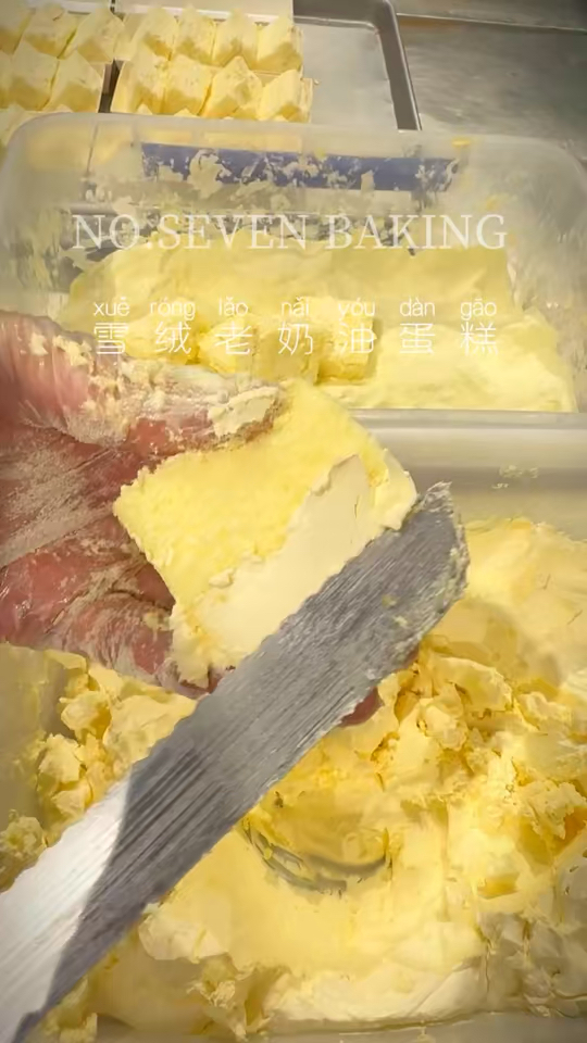亲手制作的雪绒老奶油蛋糕,色香味俱全!