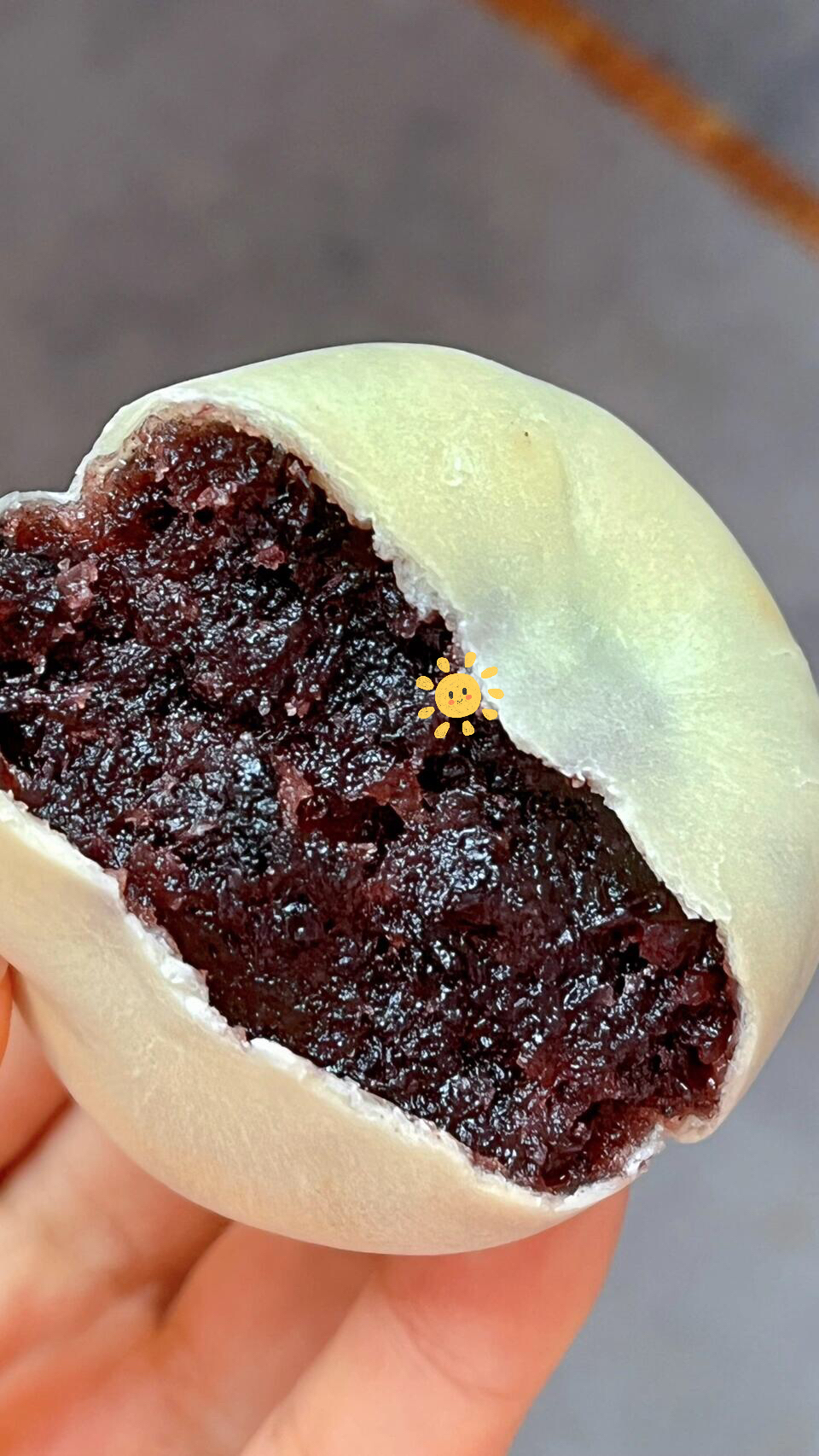 红糯米红豆山药饼吃起来软糯香甜,搭配牛奶又是一顿营养早餐