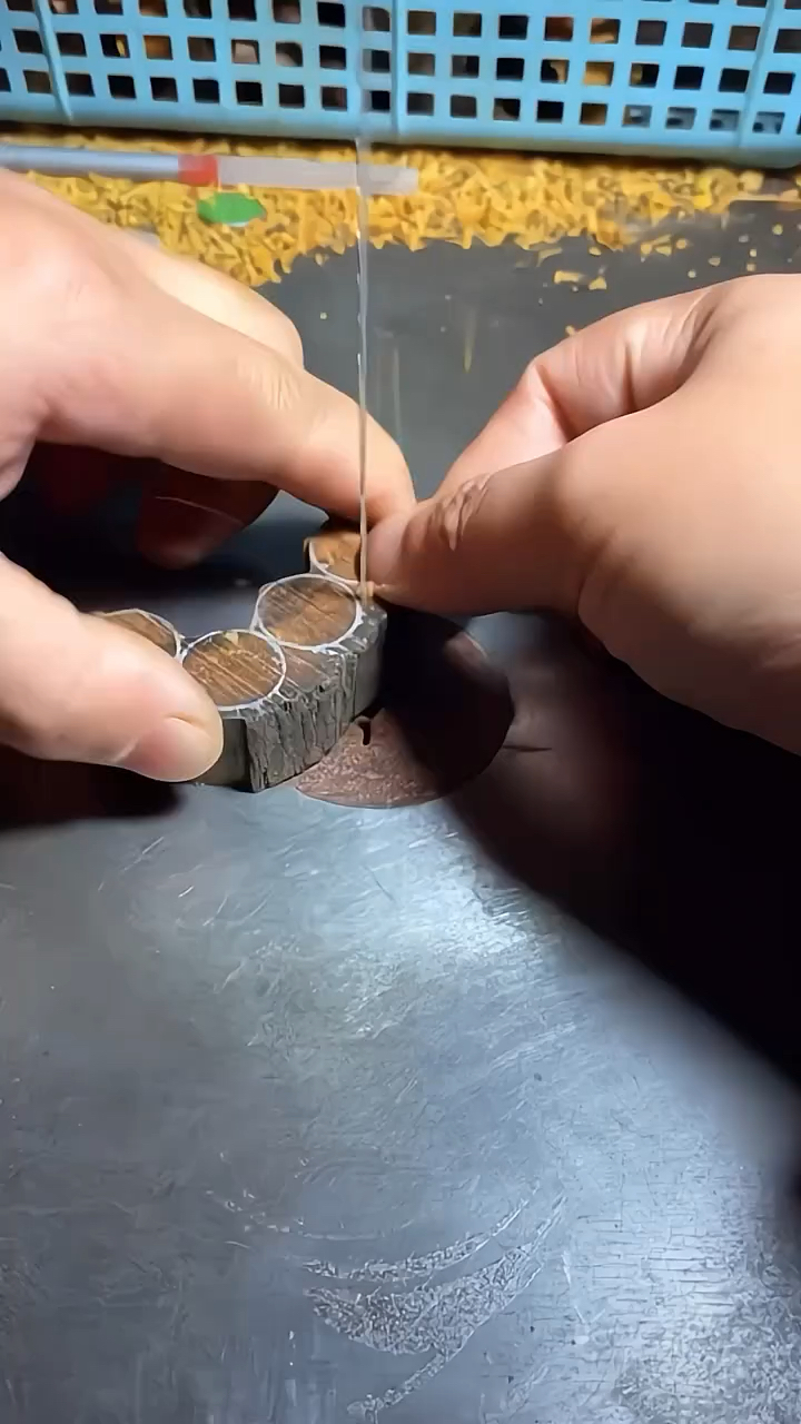 手串的制作过程。
