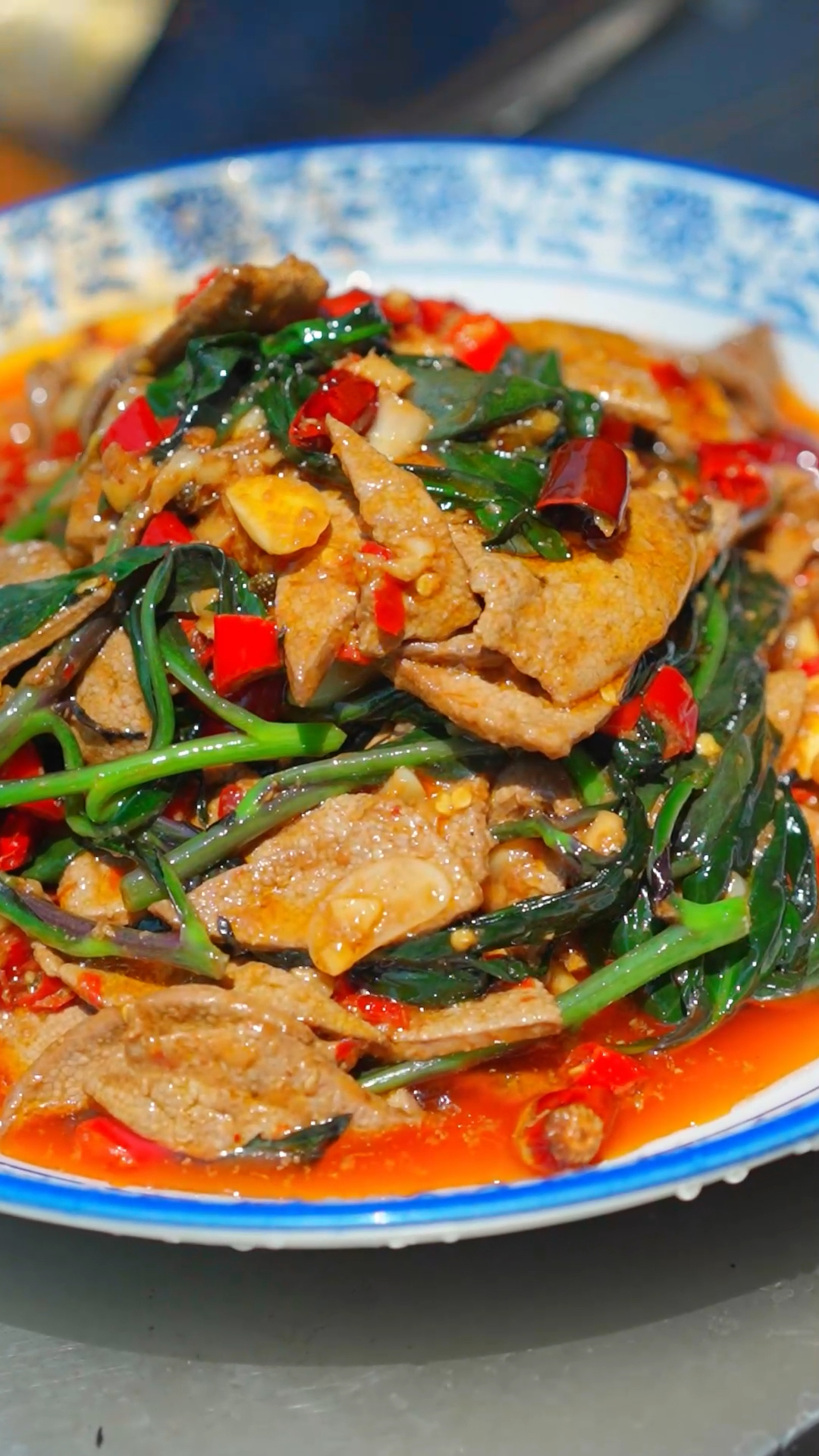 今天准备给自己放个假的,红梅又喊我给她做“血皮菜炒猪肝”