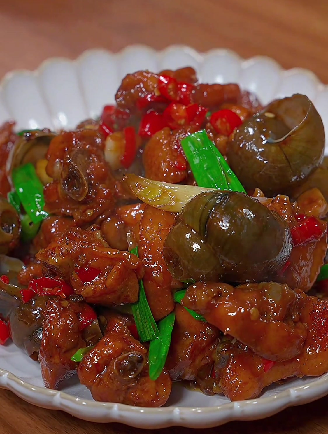 下次你买鸡,你就像我这样做个田螺焖鸡,香辣入味,好吃到舔手指