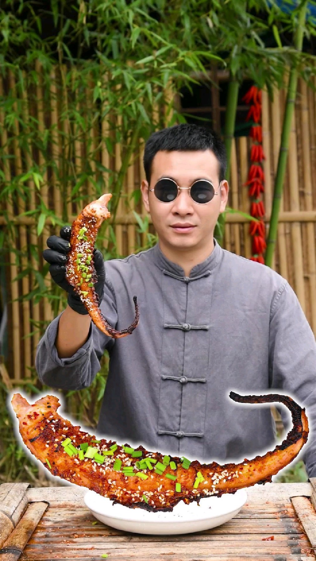 户外功夫烤章鱼足麻辣弹牙有嚼劲。