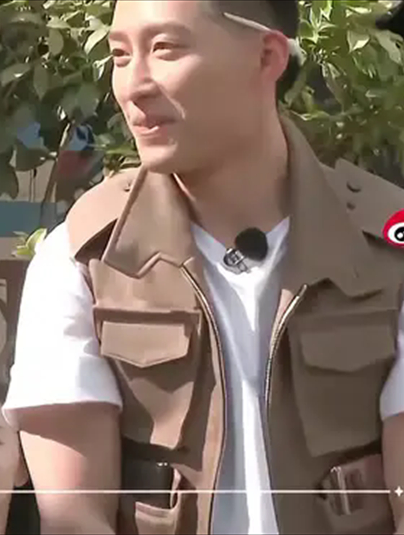 难怪赌王千金相中!窦骁光膀子秀肌肉,哪个女人不爱丨追星星的人