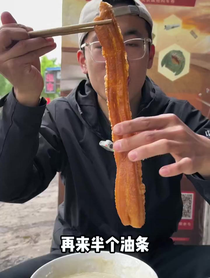 滕州的白粥非常好喝,基本上每家早点铺都有,值得一喝的美食