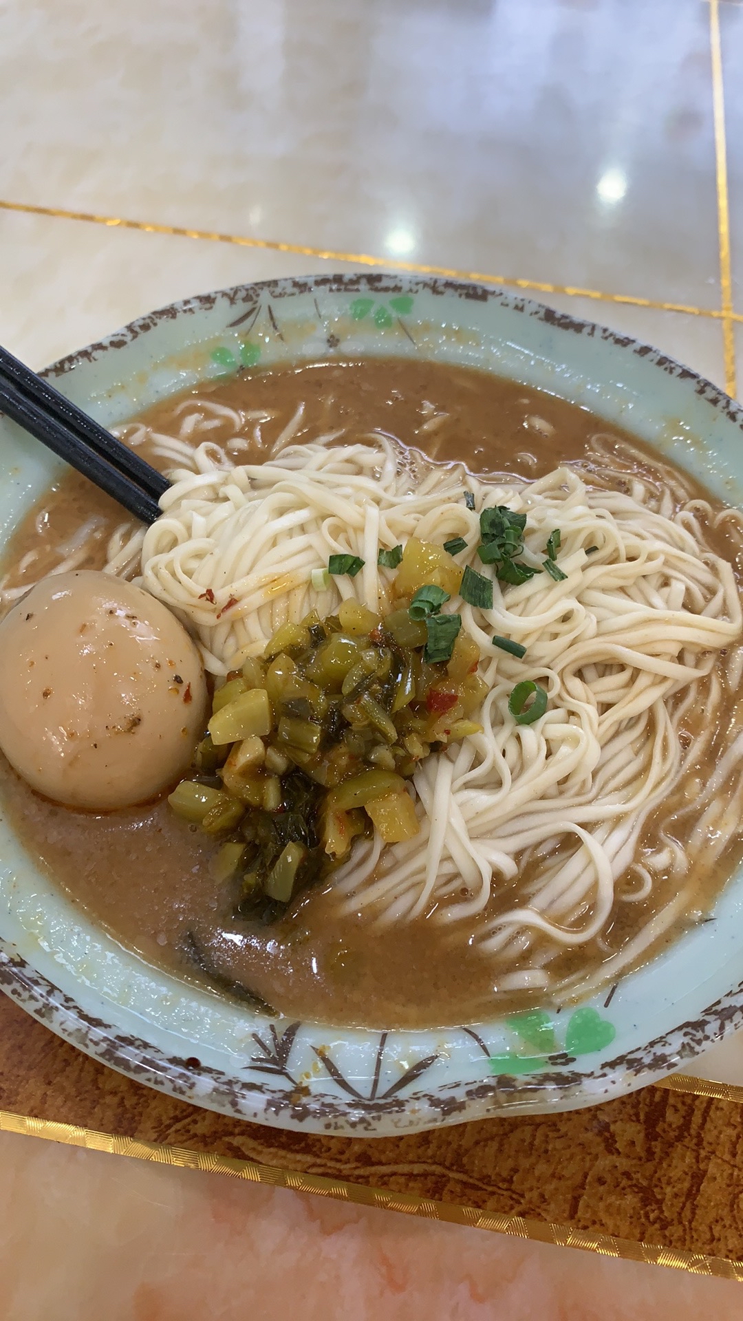 早餐来上一盘沙县小吃里的飘香拌面,真的越拌越香,越吃越有劲