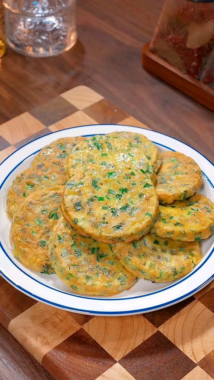 这才是韭菜好吃的做法,韭菜馅饼