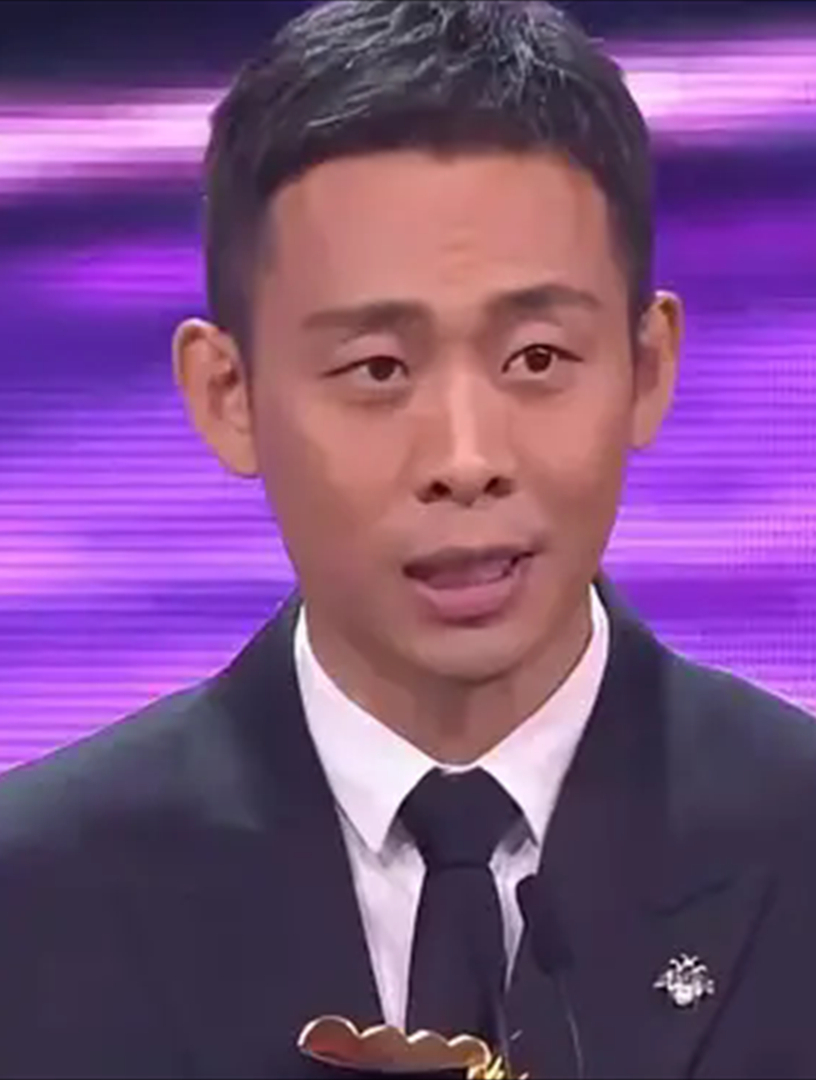 张译领奖发言,一番话让张艺谋张小斐泪目,情商没得说丨金鸡奖